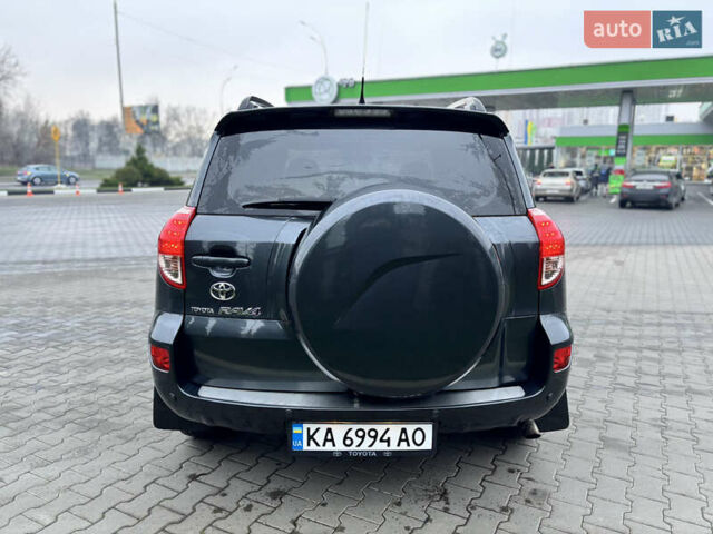Серый Тойота РАВ 4, объемом двигателя 2 л и пробегом 172 тыс. км за 9500 $, фото 5 на Automoto.ua