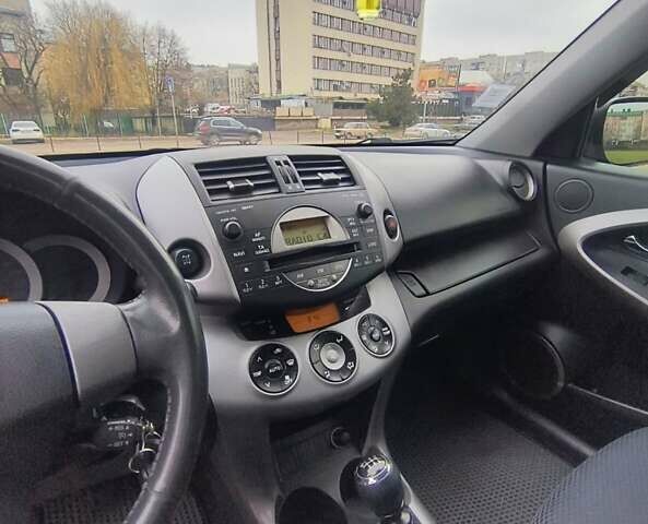 Серый Тойота РАВ 4, объемом двигателя 2.2 л и пробегом 265 тыс. км за 9400 $, фото 20 на Automoto.ua