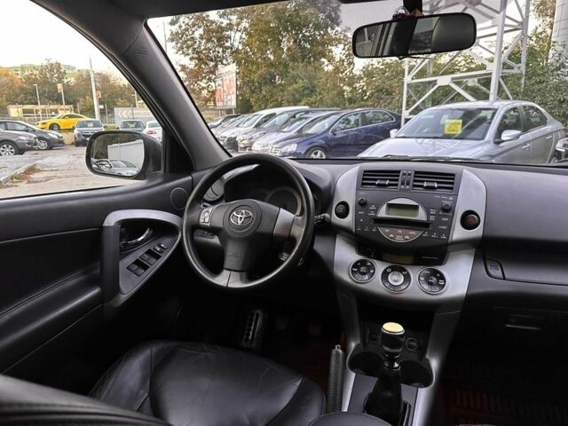 Сірий Тойота РАВ 4, об'ємом двигуна 2.2 л та пробігом 260 тис. км за 2800 $, фото 6 на Automoto.ua