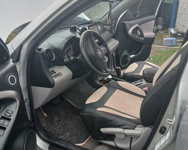 Серый Тойота РАВ 4, объемом двигателя 2.36 л и пробегом 146 тыс. км за 10900 $, фото 3 на Automoto.ua