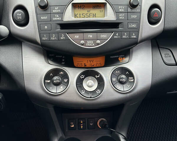 Серый Тойота РАВ 4, объемом двигателя 2 л и пробегом 172 тыс. км за 9500 $, фото 26 на Automoto.ua