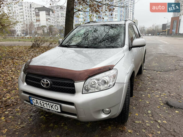 Серый Тойота РАВ 4, объемом двигателя 2.4 л и пробегом 174 тыс. км за 11700 $, фото 1 на Automoto.ua