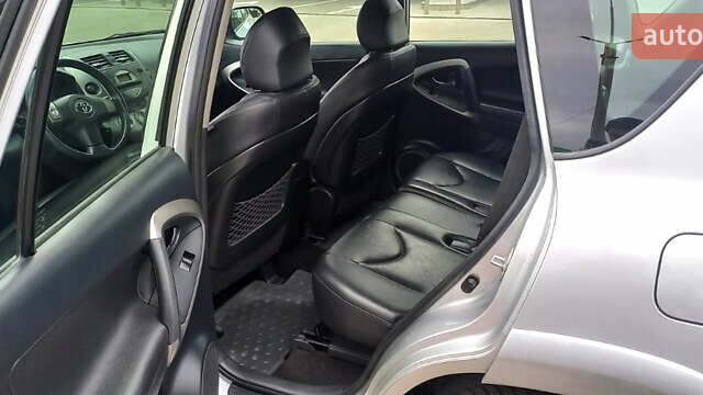 Сірий Тойота РАВ 4, об'ємом двигуна 2.4 л та пробігом 194 тис. км за 11900 $, фото 14 на Automoto.ua