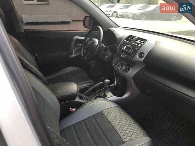 Сірий Тойота РАВ 4, об'ємом двигуна 0 л та пробігом 208 тис. км за 9000 $, фото 4 на Automoto.ua