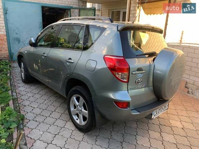 Серый Тойота РАВ 4, объемом двигателя 0 л и пробегом 102 тыс. км за 12000 $, фото 2 на Automoto.ua