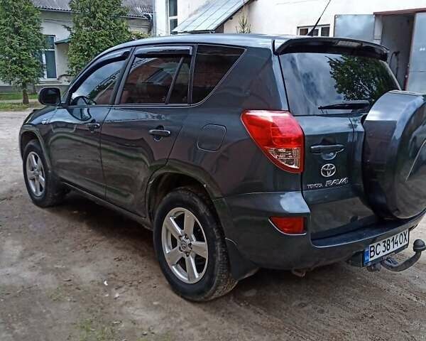 Серый Тойота РАВ 4, объемом двигателя 2.2 л и пробегом 220 тыс. км за 9300 $, фото 1 на Automoto.ua