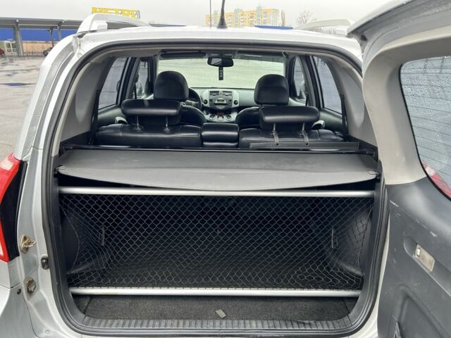 Серый Тойота РАВ 4, объемом двигателя 2 л и пробегом 226 тыс. км за 7999 $, фото 15 на Automoto.ua