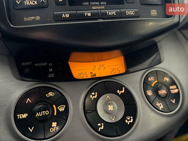 Сірий Тойота РАВ 4, об'ємом двигуна 2.36 л та пробігом 144 тис. км за 11000 $, фото 14 на Automoto.ua