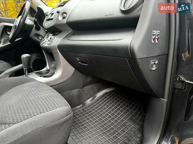 Серый Тойота РАВ 4, объемом двигателя 2 л и пробегом 232 тыс. км за 11500 $, фото 26 на Automoto.ua