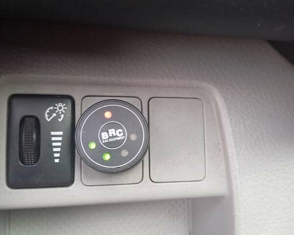 Серый Тойота РАВ 4, объемом двигателя 2.4 л и пробегом 282 тыс. км за 7900 $, фото 14 на Automoto.ua