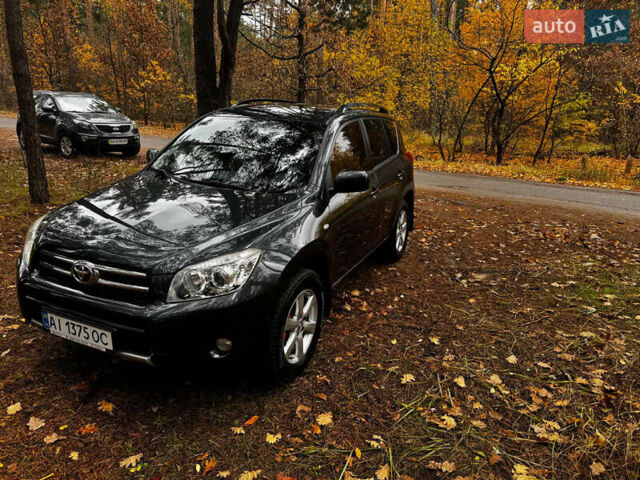 Серый Тойота РАВ 4, объемом двигателя 2 л и пробегом 232 тыс. км за 11500 $, фото 1 на Automoto.ua