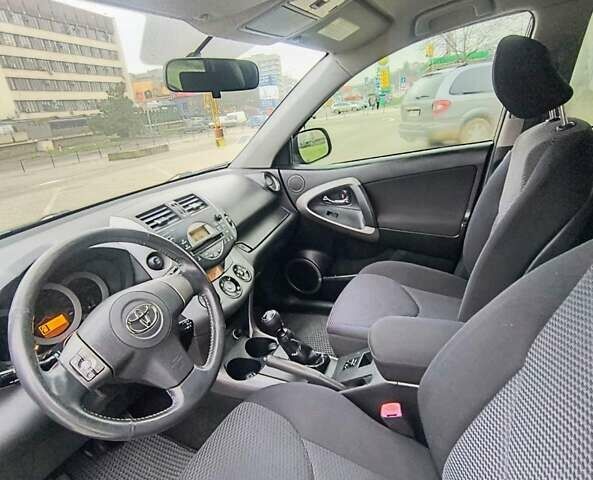 Серый Тойота РАВ 4, объемом двигателя 2.2 л и пробегом 265 тыс. км за 9400 $, фото 18 на Automoto.ua