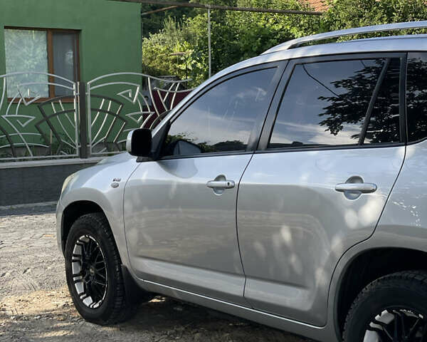 Серый Тойота РАВ 4, объемом двигателя 2.23 л и пробегом 291 тыс. км за 8600 $, фото 4 на Automoto.ua