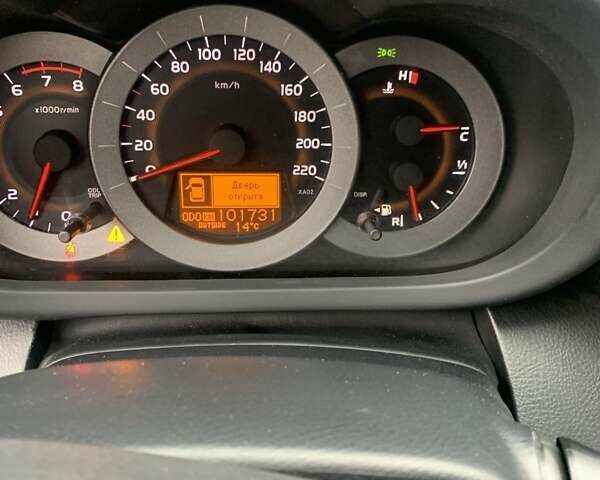 Серый Тойота РАВ 4, объемом двигателя 0 л и пробегом 102 тыс. км за 12000 $, фото 4 на Automoto.ua