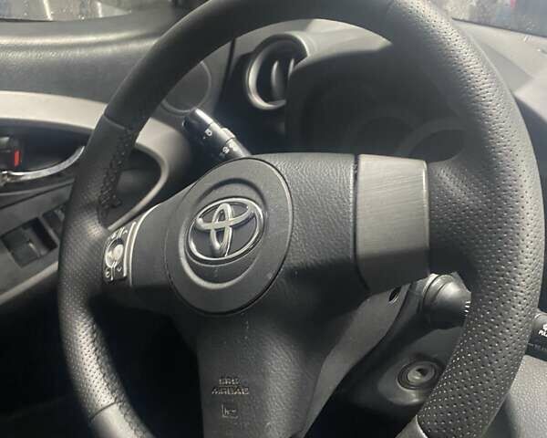 Серый Тойота РАВ 4, объемом двигателя 2 л и пробегом 195 тыс. км за 8000 $, фото 5 на Automoto.ua