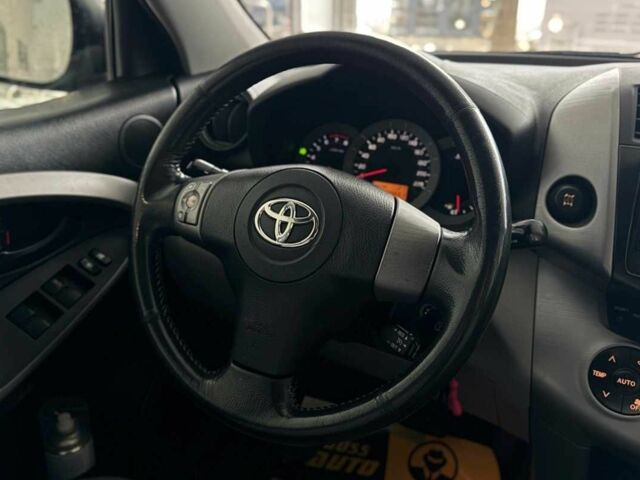 Серый Тойота РАВ 4, объемом двигателя 2.4 л и пробегом 144 тыс. км за 11000 $, фото 15 на Automoto.ua