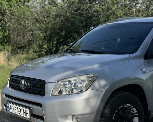 Серый Тойота РАВ 4, объемом двигателя 2.23 л и пробегом 291 тыс. км за 8600 $, фото 2 на Automoto.ua