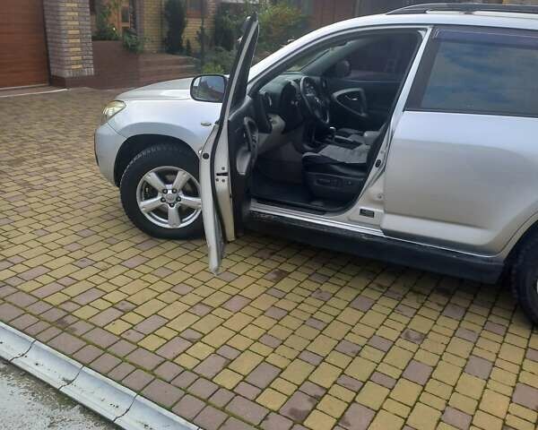 Серый Тойота РАВ 4, объемом двигателя 2.4 л и пробегом 282 тыс. км за 7900 $, фото 12 на Automoto.ua