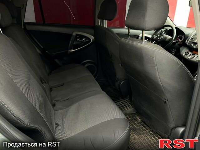 Серый Тойота РАВ 4, объемом двигателя 2 л и пробегом 200 тыс. км за 8800 $, фото 5 на Automoto.ua