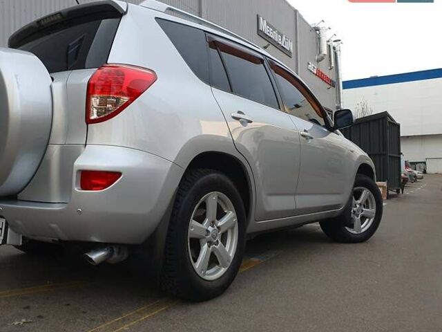 Сірий Тойота РАВ 4, об'ємом двигуна 2 л та пробігом 238 тис. км за 9500 $, фото 3 на Automoto.ua