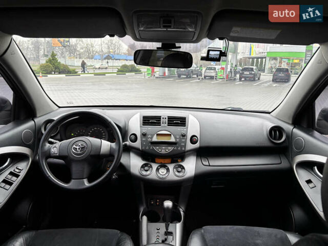 Серый Тойота РАВ 4, объемом двигателя 2 л и пробегом 172 тыс. км за 9500 $, фото 22 на Automoto.ua