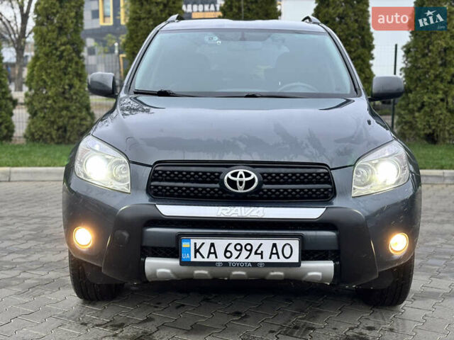 Серый Тойота РАВ 4, объемом двигателя 2 л и пробегом 172 тыс. км за 9500 $, фото 11 на Automoto.ua