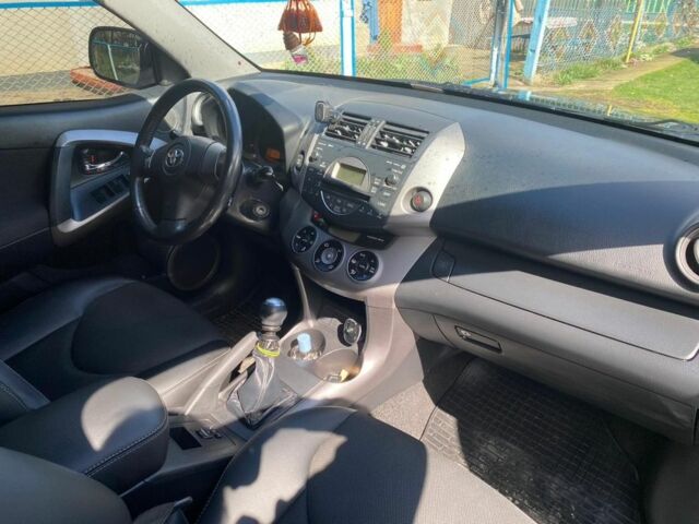 Сірий Тойота РАВ 4, об'ємом двигуна 2.2 л та пробігом 220 тис. км за 8300 $, фото 7 на Automoto.ua