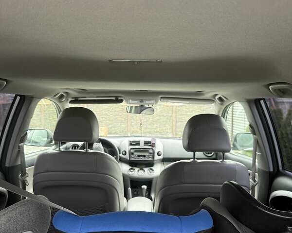 Сірий Тойота РАВ 4, об'ємом двигуна 2.4 л та пробігом 144 тис. км за 11200 $, фото 20 на Automoto.ua