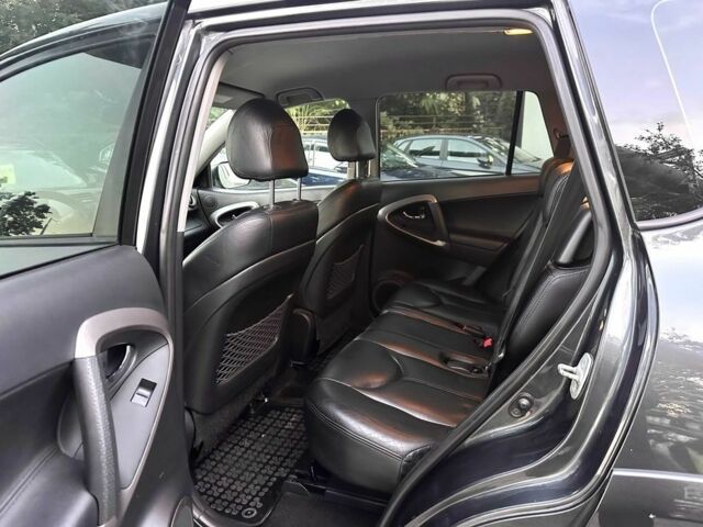 Сірий Тойота РАВ 4, об'ємом двигуна 2.2 л та пробігом 260 тис. км за 2800 $, фото 4 на Automoto.ua