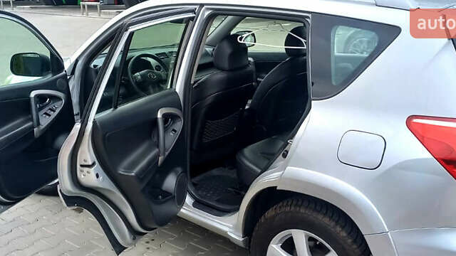 Сірий Тойота РАВ 4, об'ємом двигуна 2.4 л та пробігом 194 тис. км за 11900 $, фото 10 на Automoto.ua