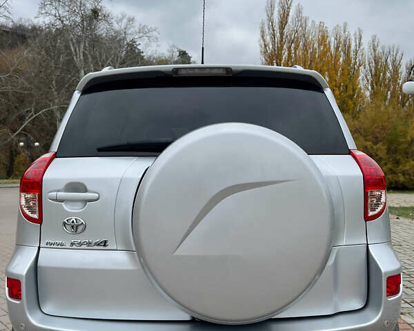 Серый Тойота РАВ 4, объемом двигателя 2 л и пробегом 219 тыс. км за 10500 $, фото 3 на Automoto.ua