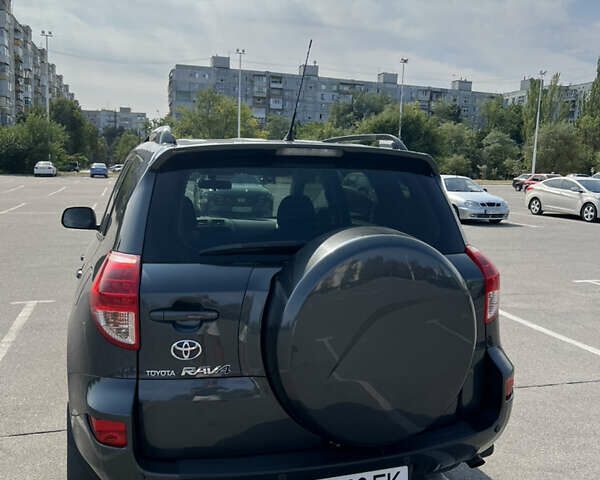 Серый Тойота РАВ 4, объемом двигателя 2 л и пробегом 213 тыс. км за 9800 $, фото 6 на Automoto.ua