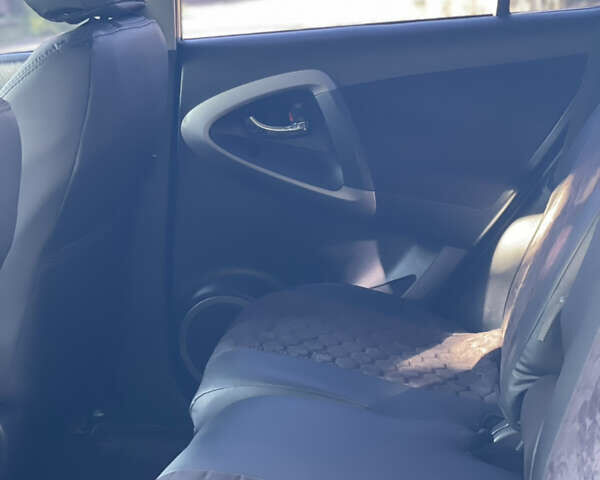 Серый Тойота РАВ 4, объемом двигателя 2.23 л и пробегом 291 тыс. км за 8600 $, фото 9 на Automoto.ua