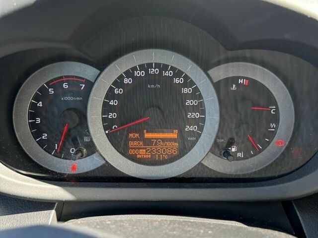 Сірий Тойота РАВ 4, об'ємом двигуна 2.2 л та пробігом 233 тис. км за 5800 $, фото 3 на Automoto.ua