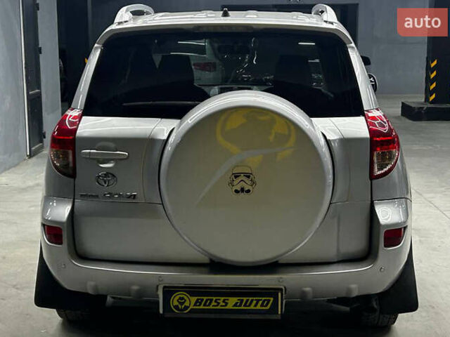 Серый Тойота РАВ 4, объемом двигателя 2 л и пробегом 220 тыс. км за 9300 $, фото 4 на Automoto.ua
