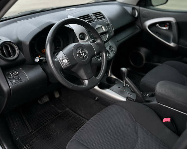 Серый Тойота РАВ 4, объемом двигателя 2 л и пробегом 213 тыс. км за 9800 $, фото 11 на Automoto.ua