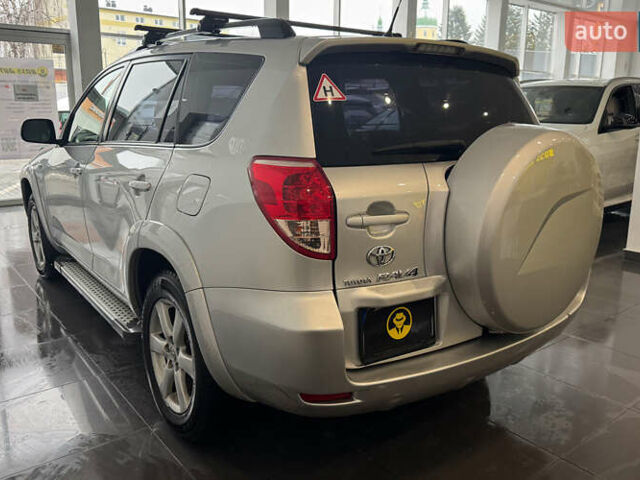 Сірий Тойота РАВ 4, об'ємом двигуна 2.36 л та пробігом 144 тис. км за 11000 $, фото 4 на Automoto.ua