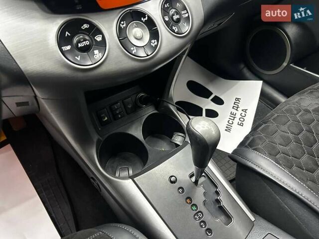 Серый Тойота РАВ 4, объемом двигателя 2 л и пробегом 220 тыс. км за 9300 $, фото 8 на Automoto.ua