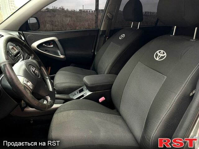 Серый Тойота РАВ 4, объемом двигателя 2 л и пробегом 200 тыс. км за 8800 $, фото 12 на Automoto.ua