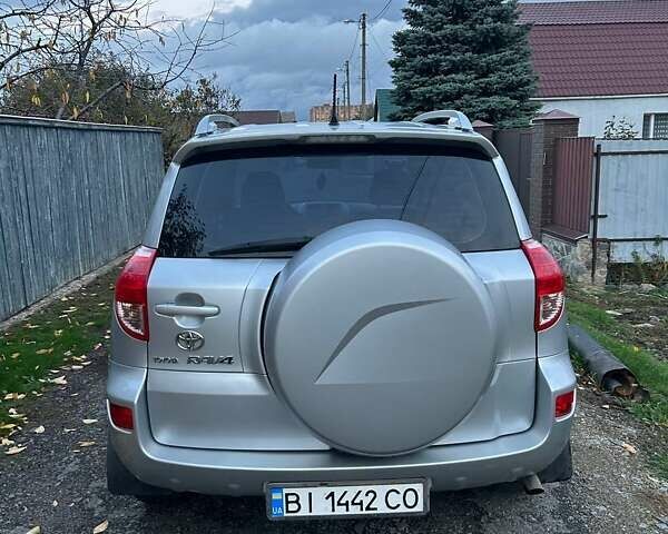Серый Тойота РАВ 4, объемом двигателя 2 л и пробегом 236 тыс. км за 9200 $, фото 2 на Automoto.ua