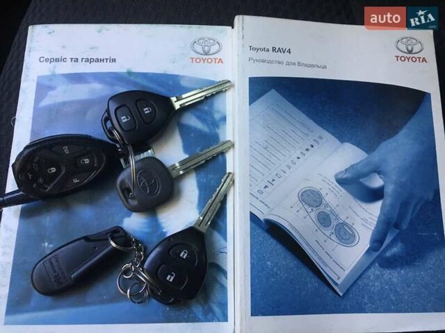 Серый Тойота РАВ 4, объемом двигателя 2 л и пробегом 114 тыс. км за 11700 $, фото 1 на Automoto.ua
