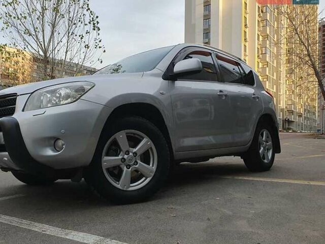 Сірий Тойота РАВ 4, об'ємом двигуна 2 л та пробігом 238 тис. км за 9500 $, фото 1 на Automoto.ua