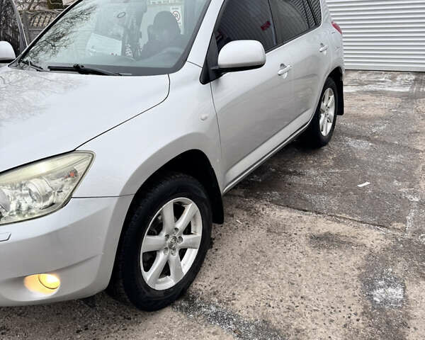 Серый Тойота РАВ 4, объемом двигателя 2 л и пробегом 254 тыс. км за 9500 $, фото 2 на Automoto.ua