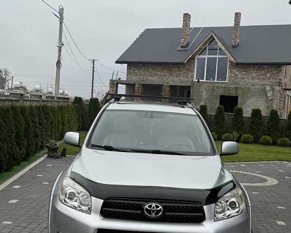 Сірий Тойота РАВ 4, об'ємом двигуна 2.4 л та пробігом 144 тис. км за 11200 $, фото 7 на Automoto.ua