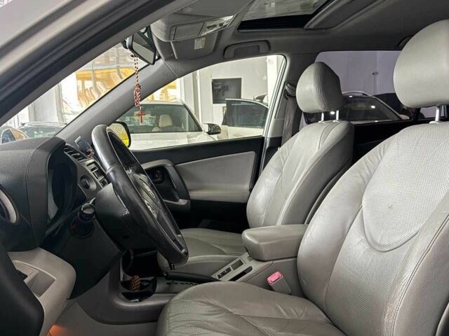 Серый Тойота РАВ 4, объемом двигателя 2.4 л и пробегом 144 тыс. км за 11000 $, фото 8 на Automoto.ua