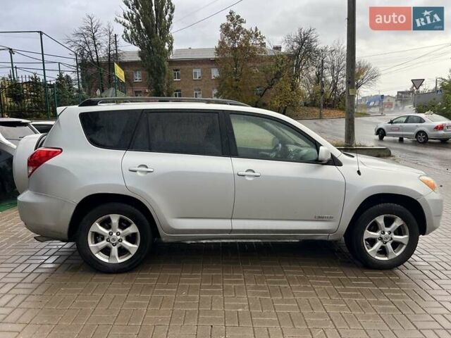 Серый Тойота РАВ 4, объемом двигателя 2.4 л и пробегом 143 тыс. км за 8500 $, фото 3 на Automoto.ua
