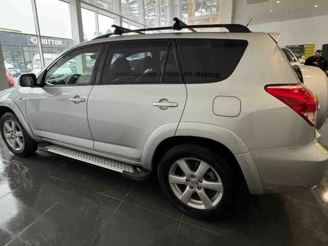 Серый Тойота РАВ 4, объемом двигателя 2.4 л и пробегом 144 тыс. км за 11000 $, фото 3 на Automoto.ua