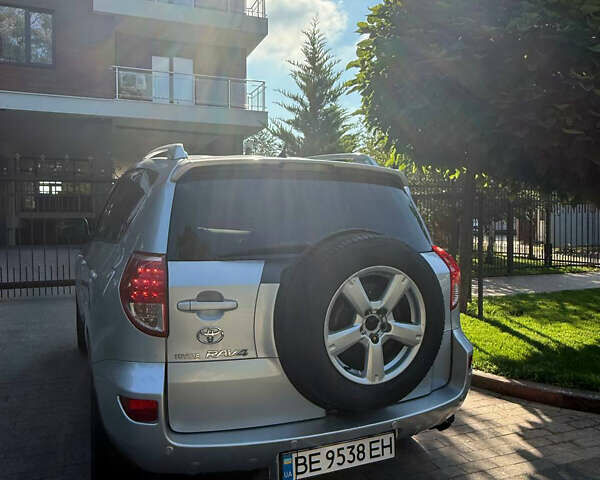 Сірий Тойота РАВ 4, об'ємом двигуна 2 л та пробігом 240 тис. км за 8700 $, фото 5 на Automoto.ua