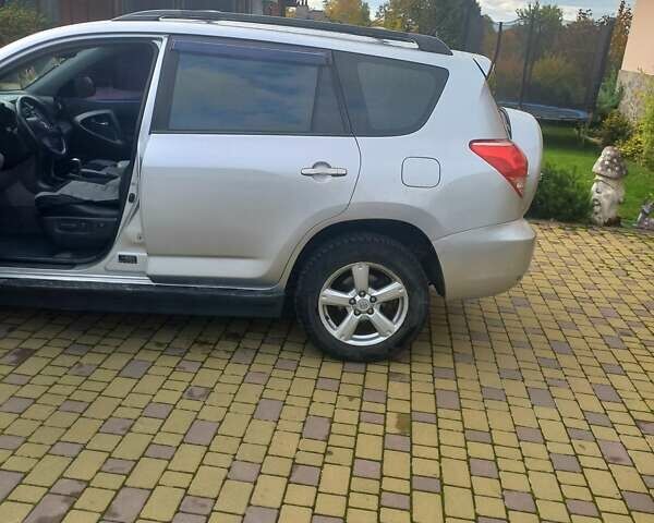 Серый Тойота РАВ 4, объемом двигателя 2.4 л и пробегом 282 тыс. км за 7900 $, фото 13 на Automoto.ua