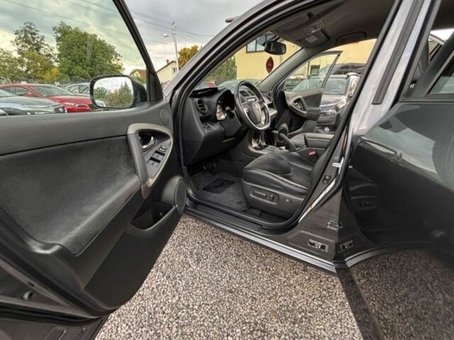 Серый Тойота РАВ 4, объемом двигателя 2.2 л и пробегом 177 тыс. км за 2800 $, фото 13 на Automoto.ua